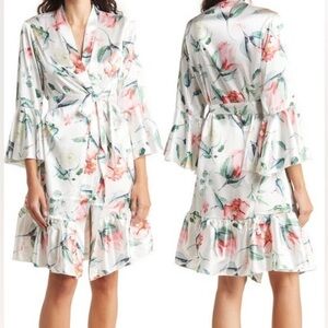 Eag floral printed, satin night robe. Size S